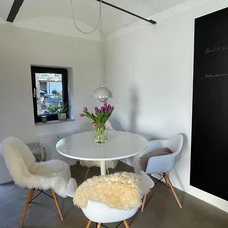 Apartman Idyllisches Mit Gartenzugang *